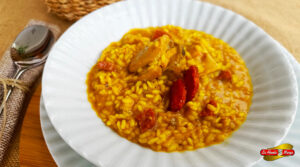 Arroz con chorizo y pollo al ajillo