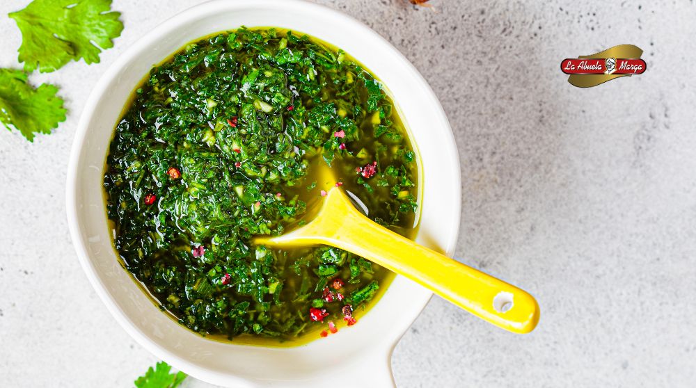 Chimichurri: el clásico para las carnes a la brasa.